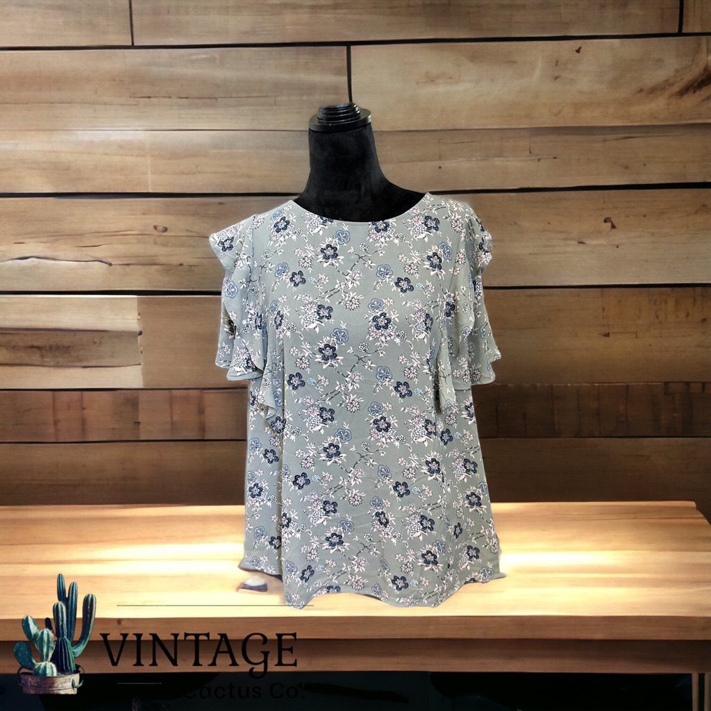 Like New! Ann Taylor Loft Short Ruffle Sleeve Floral Flowey Top! Beautiful